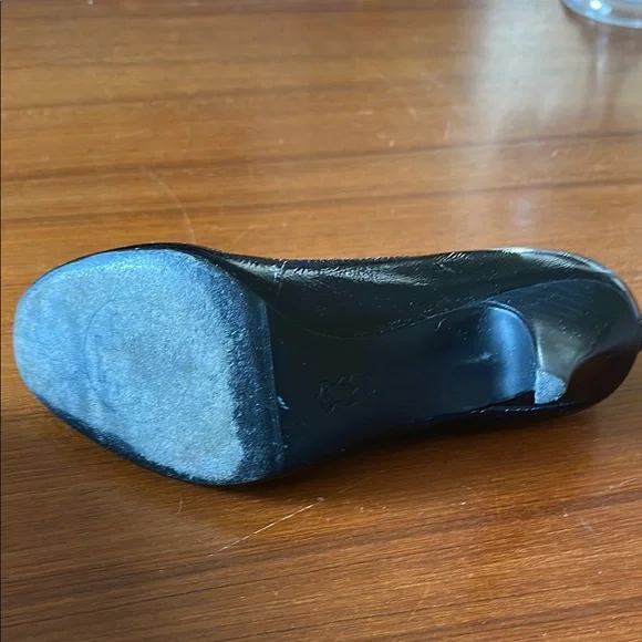 Tory Burch Caroline Pumps, size 9M - Picture 4 of 10